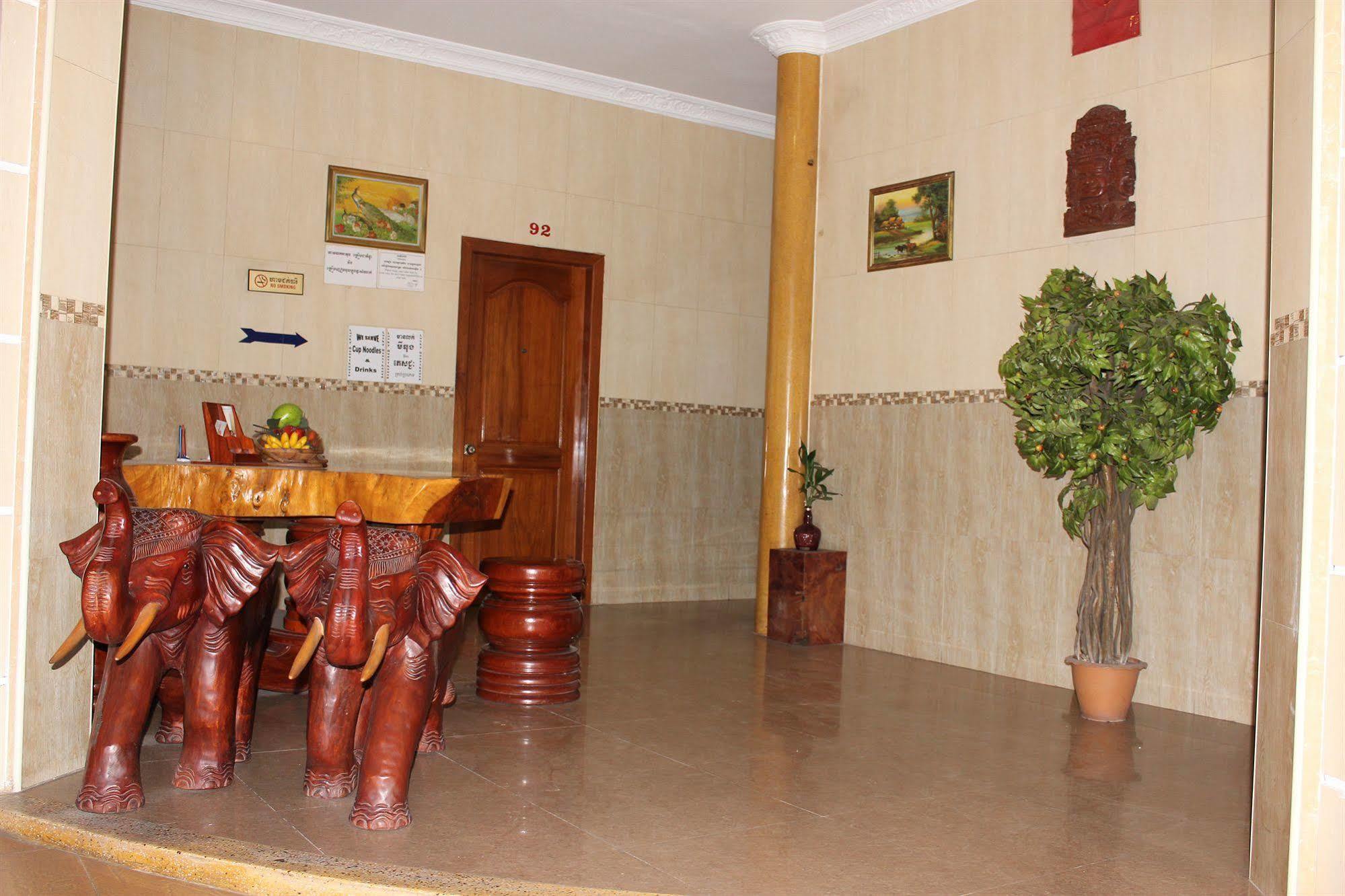 Lucky 1 Guesthouse Пном Пен Екстериор снимка