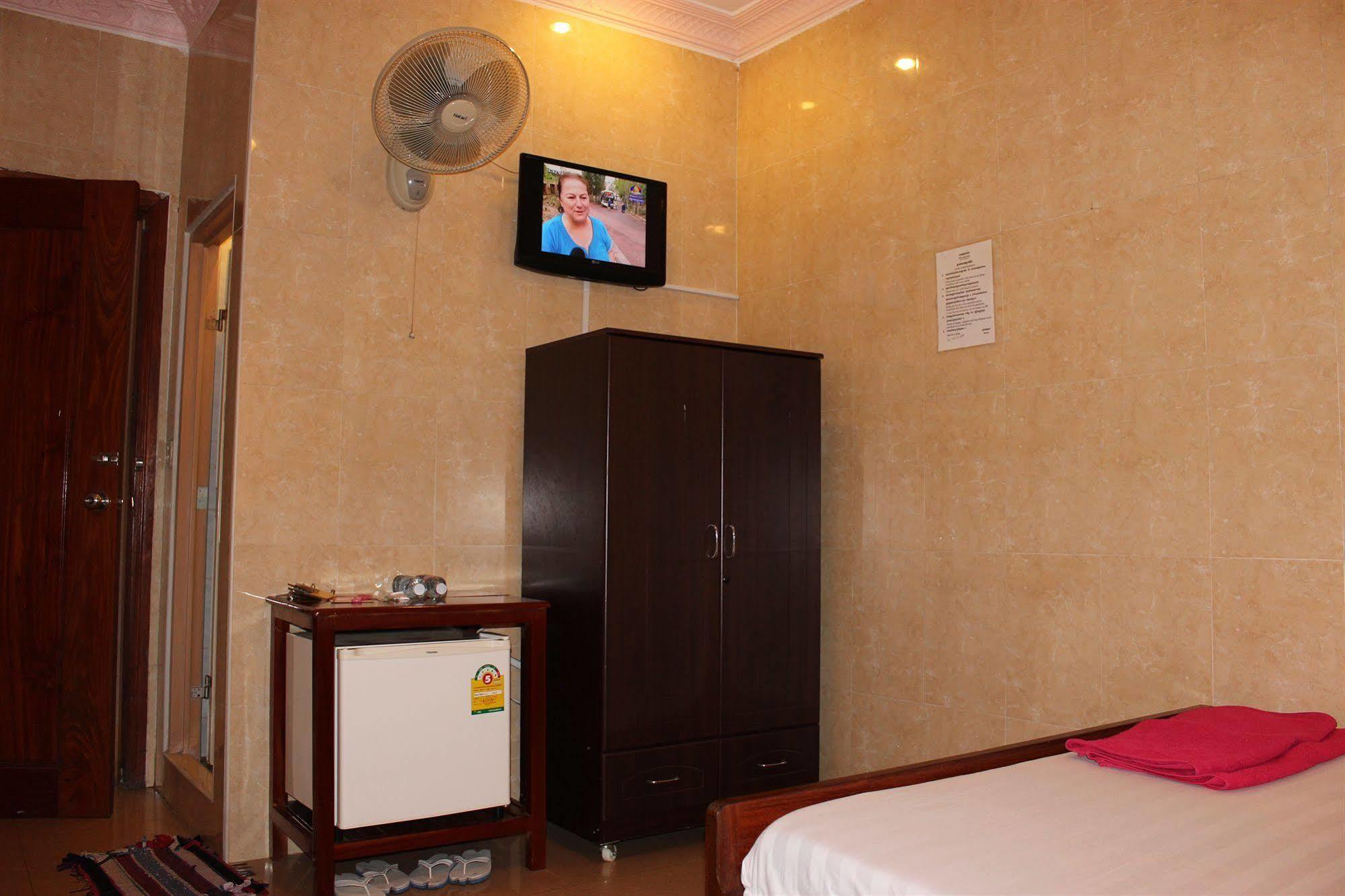 Lucky 1 Guesthouse Пном Пен Екстериор снимка